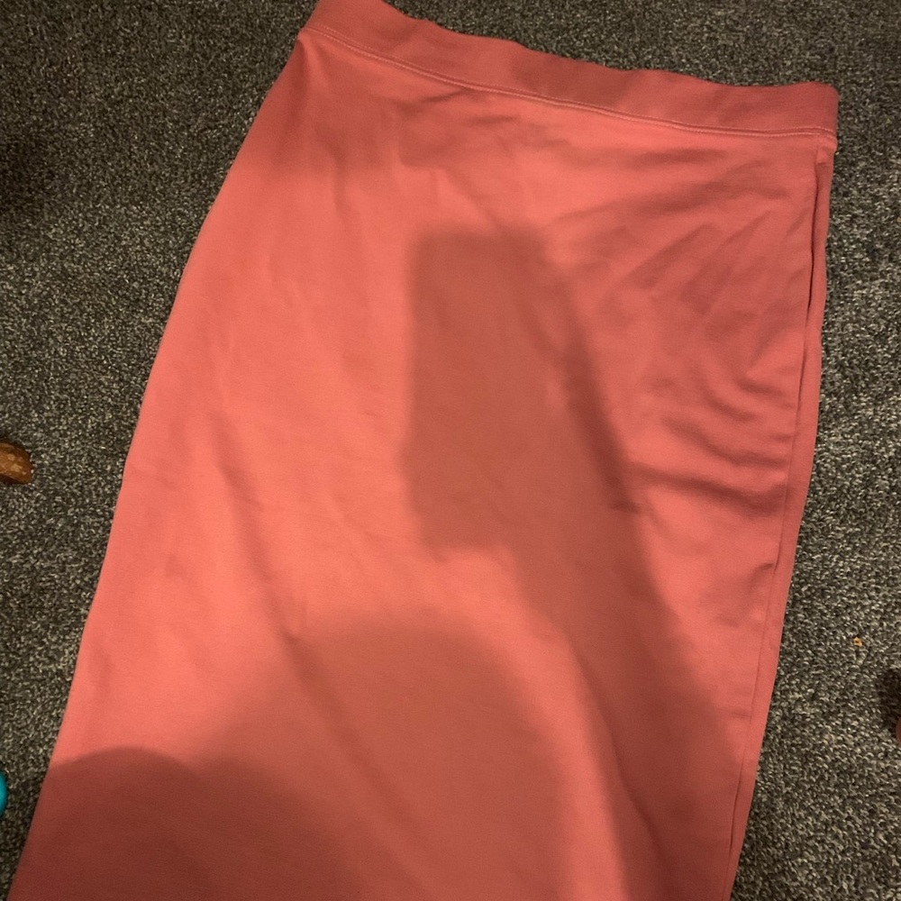 Salmon pencil skirt